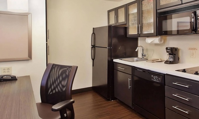 Ashley Oaks Hotel | Close to Concord Park! Pet-friendly Suite with Private Kitchen! Parking, Gazebo!