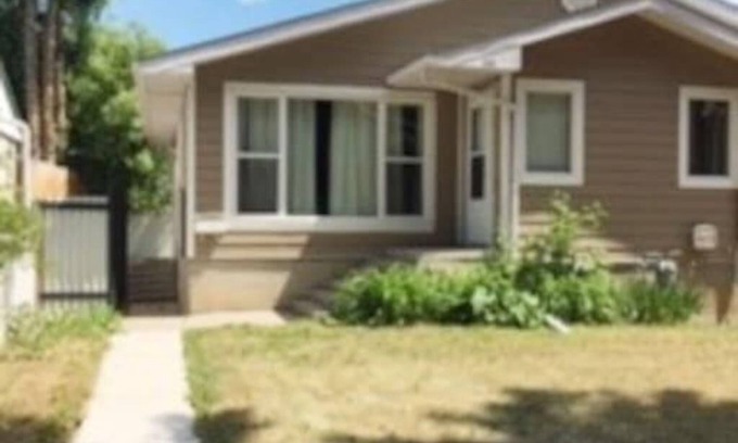 South Lethbridge Casa | Close to Downtown 3 Bedroom Duplex
