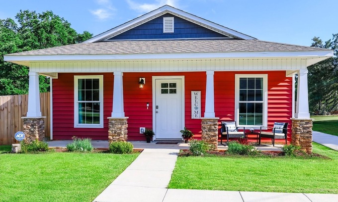 South Pensacola Casa | Close to Downtown, Beaches, and NAS!