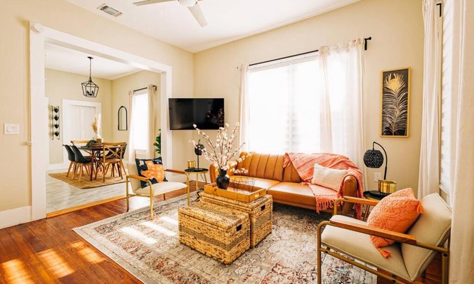 Riverside Casa | Close to Downtown San Antonio,TX with private backyard and firepit