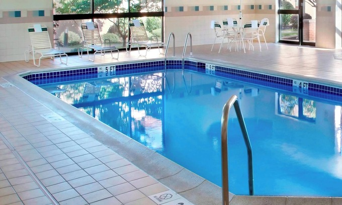 Newark Hotel | Close to Downtown Wilmington and the University of Delaware! FREE Parking, Pool!
