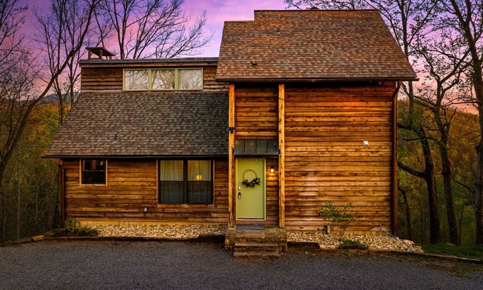 Gatlinburg Chalet De Esquí | Close to Dwntwn! Last Minute SpringBreak 30% Deals w/Hot Tub,Fireplace&Mtn Views