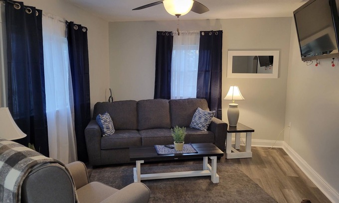 Conneaut Casa | Close to entrance to township park, Lake Erie, boat docks