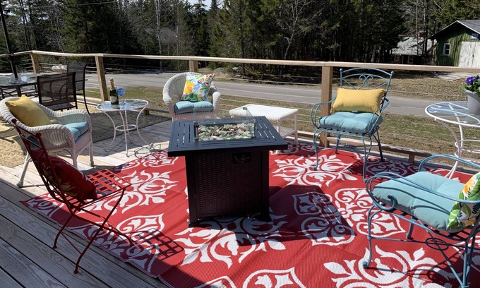 Spruce Head Casa | Close to everything and away from it all.