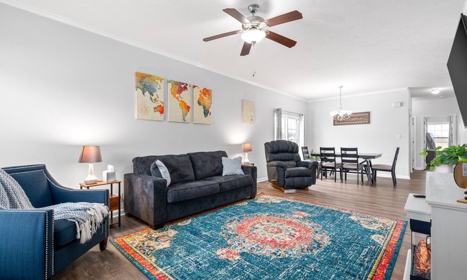 Clarksville Casa | Close to everything in Clarksville and Fort Campbell; Dog-friendly Townhome.