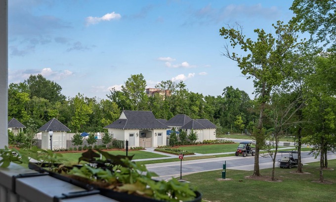 Highlands - Perkins Casa | Close to L'auberge and LSU! Pool, ping pong, balcony views, & 2 Master Suites!