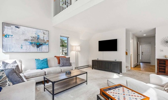 West Hartford Condominio | Close to Lake & Golf & Pool | Newton Village 2A
