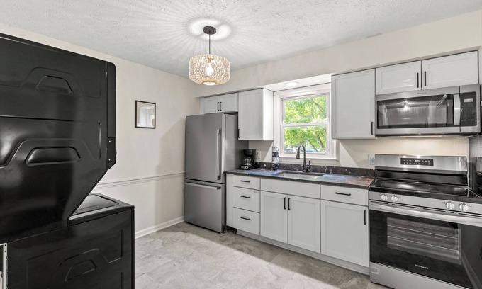 Wilmore Apartamento | Close to Lexington 2-bedroom apartment with WiFi, AC in peaceful Wilmore