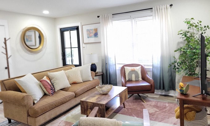 North Charlotte Casa | Close to lightrail in the Heart of NODA!