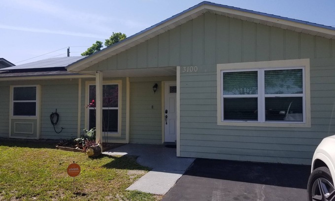 Stuart Casa | Close to marinas, fishing, beaches, shopping and restaurants