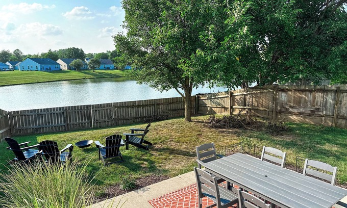 Noblesville Casa | Close to Mojo Up - Comfy King Beds - Water Views - Fire Pit - Outdoor Dining