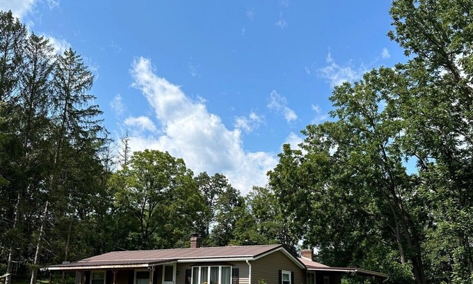 Mattawana Casa | Close to Penn State and Raystown Lake, beautiful quiet country setting.