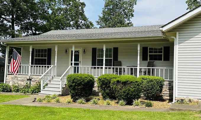 Heber Springs Casa | Close to Sandy Beach, and Dam Site Marina. Great home for friends and family