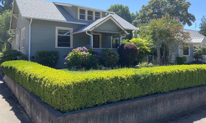 Silverton Casa | Close to Silver Falls and the Oregon Gardens.