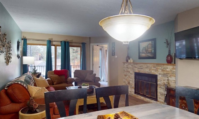 Angel Fire Condominio | Close to Slopes | WiFi | Easy Access | Mountain Spirits 211