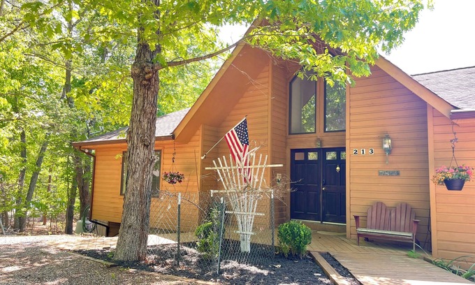 Huddleston Casa | Close to SML's favorite spots! Family friendly home with gorgeous views!
