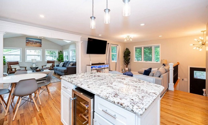 Geyser Crest Casa | Close to SPAC, Saratoga Race Track & Downtown