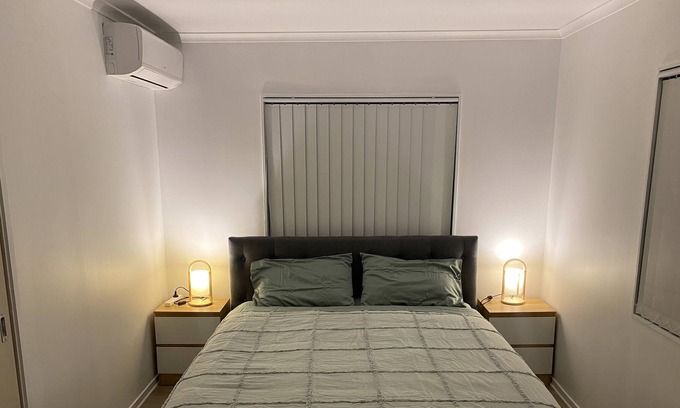 Papatoetoe Otro | Close to the Auckland Airport. Modern big Bedroom With Attached Bathroom