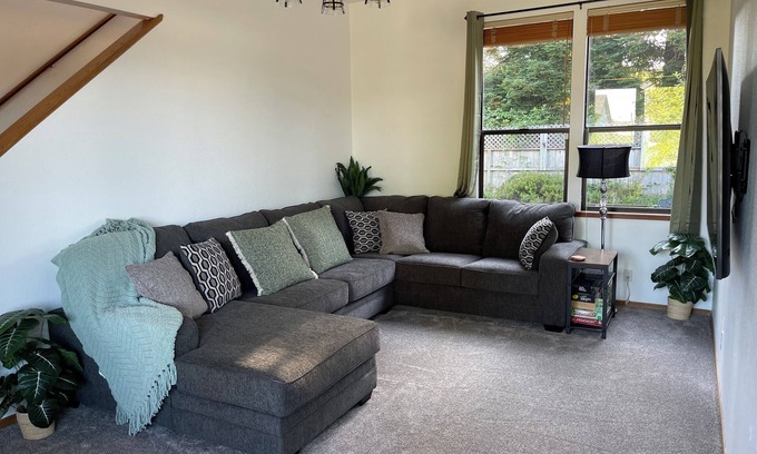 McKinleyville Casa | Close to the beach, redwood forest and restaurants yet private.
