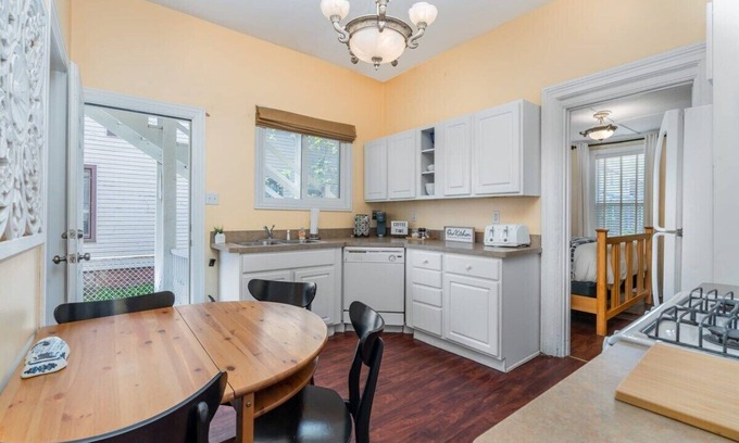 Michigan City Apartamento | Close to the beach, 2 Bedroom, Pet Friendly