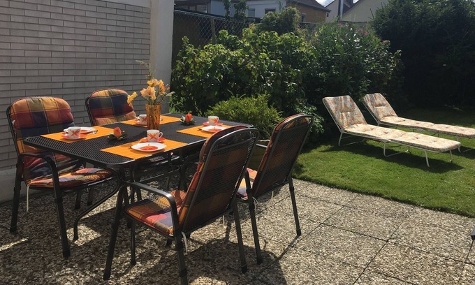 Neumuhlen-Dietrichsdorf Apartamento | Ostseeferienwohnung, luminoso, agradable, en la planta baja con jardín u. solarium