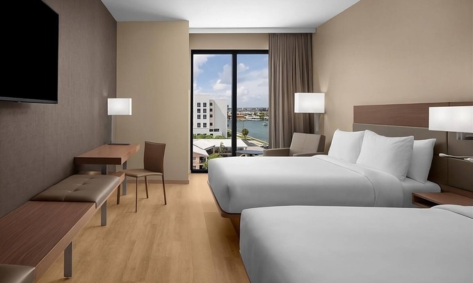 Clearwater Beach Hotel | Close to The Tampa Museum of Art! 4 Family-friendly Units, Pool, Parking On-site