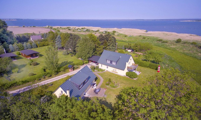 Kammin Casa | Close to the water in a quiet location, own garden and terrace - Ferienhaus Kormoran