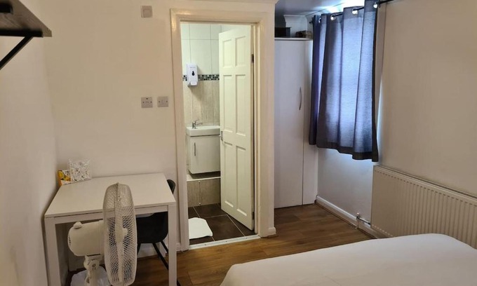 East Walworth Casa | Close To Tower Bridge Central London - 4 Bedroom House - 3 Bathrooms - Free Parking 3 Cars - Sleep 9