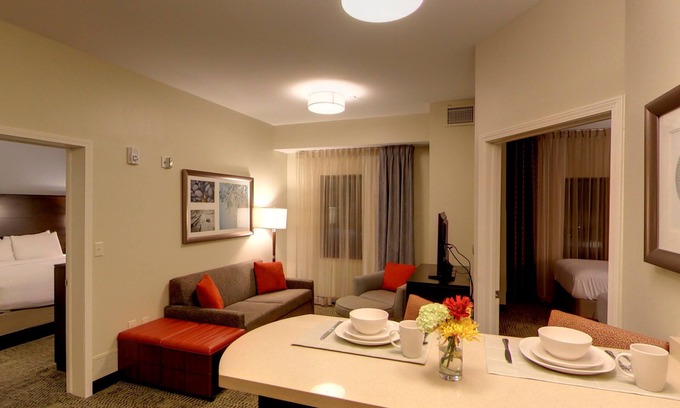 Bryant Pattengill East Condominio | Close to U of M + Research Park | 24 Hour Business Center + Indoor Pool