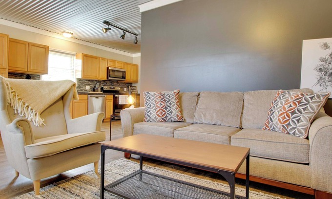 Greenwood Apartamento | Close to Uptown & Hospital: Greenwood Studio