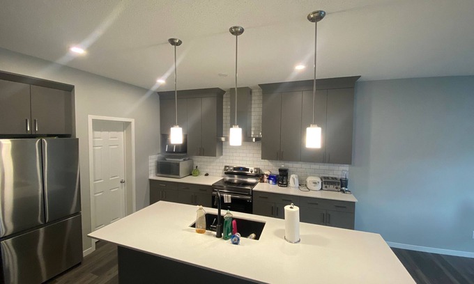 West Edmonton Apartamento | Close to West Edmonton Mall #1