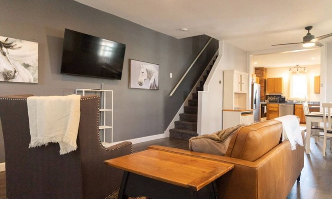 Bethlehem Apartamento | Close to Wind Creek/Events/Food! ✔Hot-tub ✔Garage