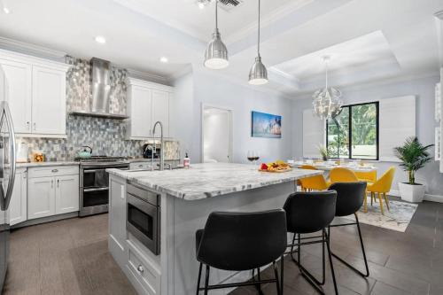 Bonita Shores Casa | Close2Beach, HeatedPool, FirePit, FencedYard, Sleeps10