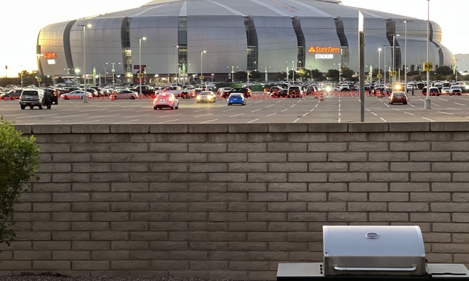 Glendale Sports and Entertainment District Casa | Closest Home to State Farm Stadium. Pet friendly! Walk to Dining/entertainment