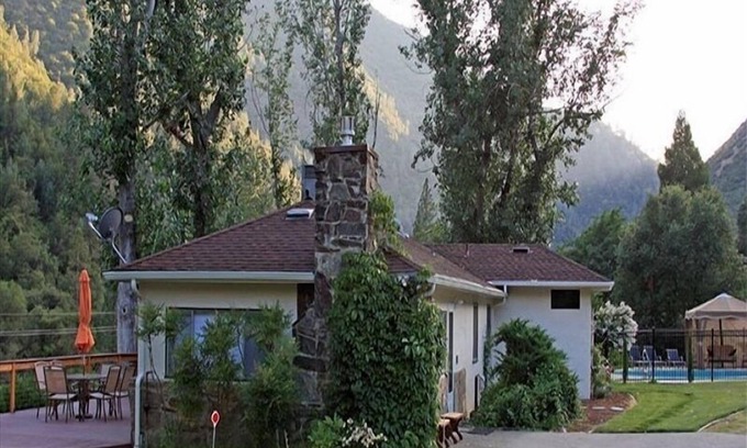 El Portal Casa | Inicio cercano al valle de Yosemite en el río Merced