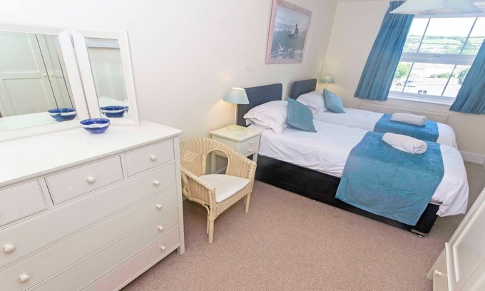 Wrafton Cabaña | Cloudbreak | Hot Tub* | Log Burner, Dogs Welcome