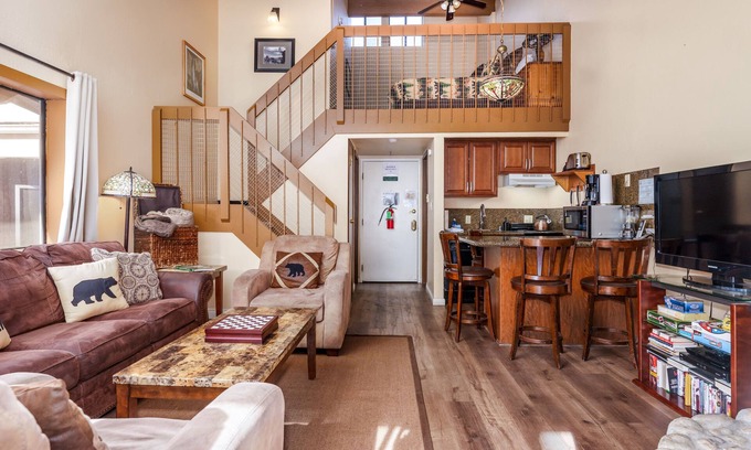 Yosemite National Park Condominio | Clouds Rest, Warm Studio Plus Loft for 4!