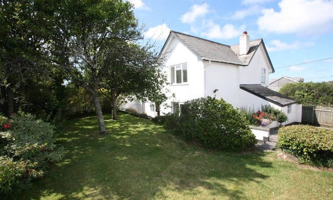Crantock Cabaña | Clovelly Cottage, Crantock, near sandy beaches