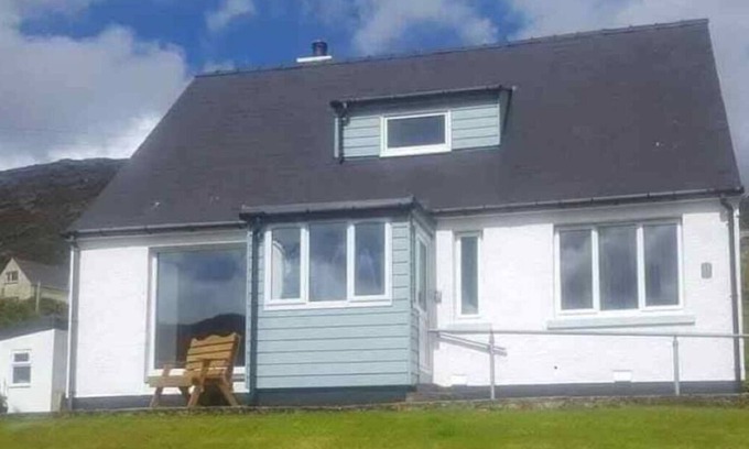 Tarbert Casa | Clovelly Torran Glas a 5 Star luxury retreat for couples. Pet-Friendly!