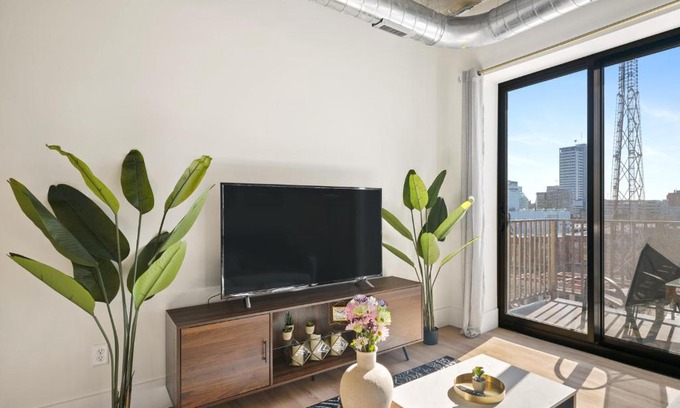 Northeast South Bend Apartamento | Clover Luxury High-Rise DownTown South Bend