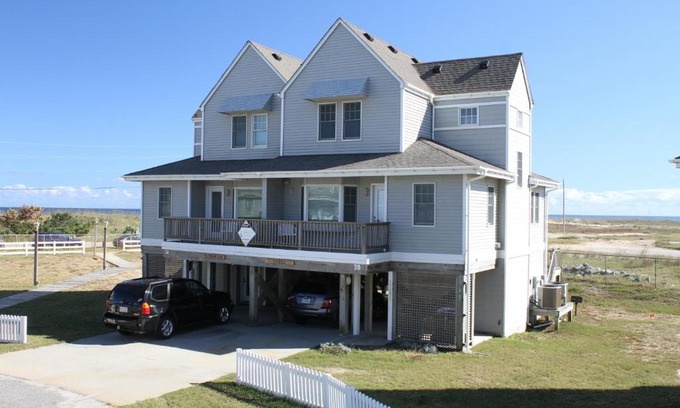 Buxton Casa | Clownfish & Cobia