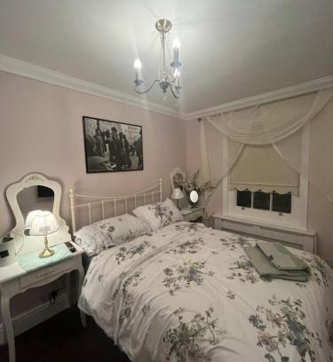 London Borough of Hounslow Casa | Cluaine Meala cottage