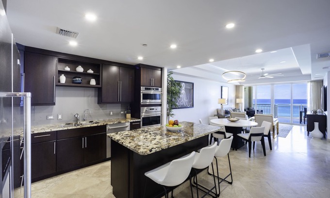 Seven Mile Beach Condominio | Club Se7en at The Beachcomber
