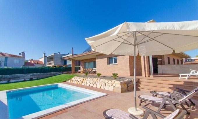 Macanet de la Selva Villa | Club Villamar - Bonita casa de obra nueva en el centro de pueblo