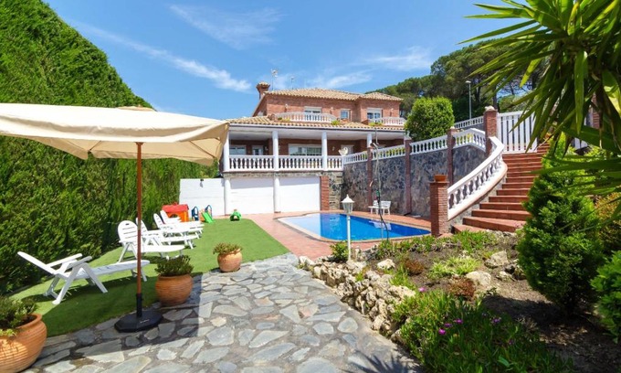 Lloret de Mar Villa | Club Villamar - Champagne