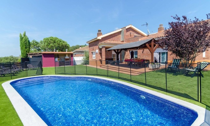 Vidreres Villa | Club Villamar - Acogedora villa con una bonita zona exterior con piscina privada y barbacoa