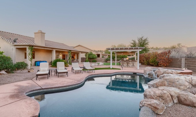 The Bluffs Casa | Relájese y disfrute de Tucson en Estilo. Piscina, jacuzzi, cocina al aire libre, vista