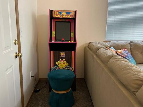 Hillcrest Casa | Clyde's Crib: Cozy Ms. Pac-Man