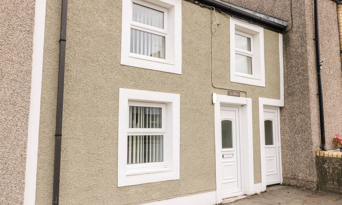 Llanerchymedd Cabaña | CLYDFAN COTTAGE, pet friendly, with a garden in Llannerch-Y-Medd