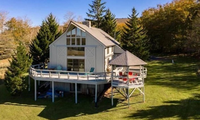 Old Timberline Casa | ¡Cabaña Yankee única con vistas panorámicas! Estanque privado, acceso múltiple al lago, bañera de hidromasaje, sala de recreo